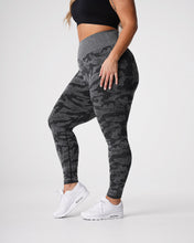 Load image into Gallery viewer, Black Camo Seamless Leggings