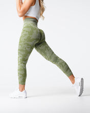 Load image into Gallery viewer, Meadow Camo Seamless Leggings