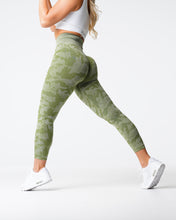 Load image into Gallery viewer, Meadow Camo Seamless Leggings
