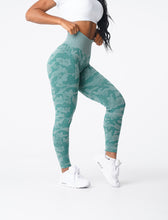 Load image into Gallery viewer, Forest Green Camo Seamless Leggings