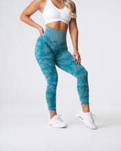Load image into Gallery viewer, Teal Camo Seamless Leggings