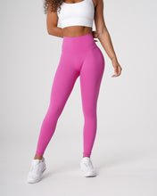 Load image into Gallery viewer, Wild Berry Signature 2.0 Leggings