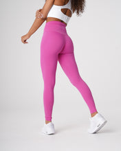 Load image into Gallery viewer, Wild Berry Signature 2.0 Leggings